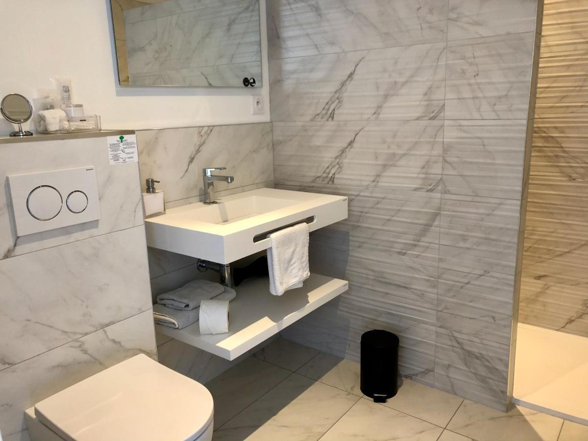 Hotelya - Lille Villeneuve D'Ascq Екстер'єр фото